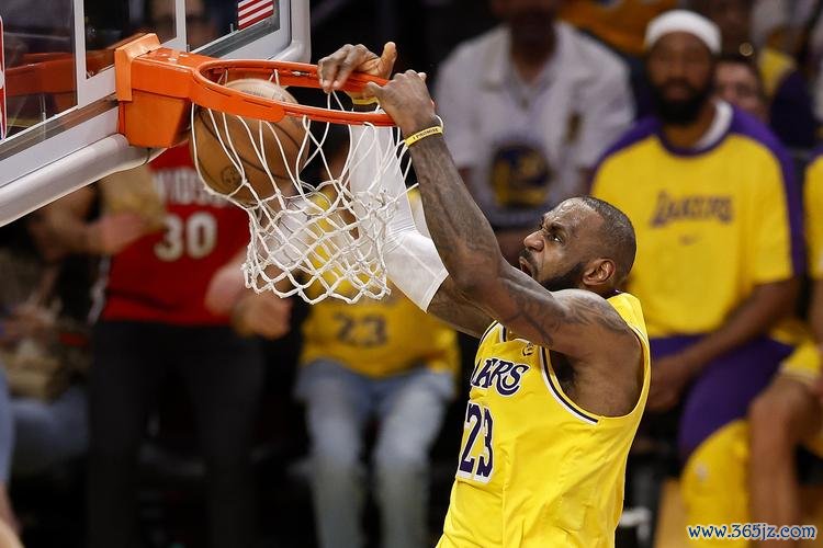 詹姆斯26分助布朗尼首得分 骑士大胜湖人豪取5连胜