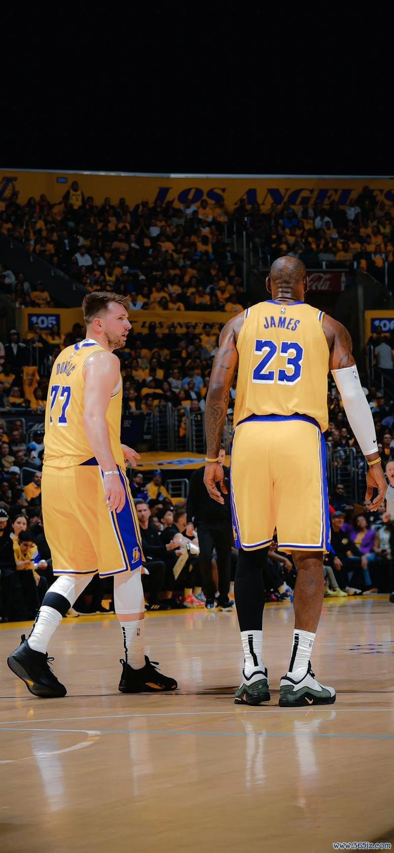 詹姆斯31+9+10力压东契奇27+12，湖人主场狂胜老鹰