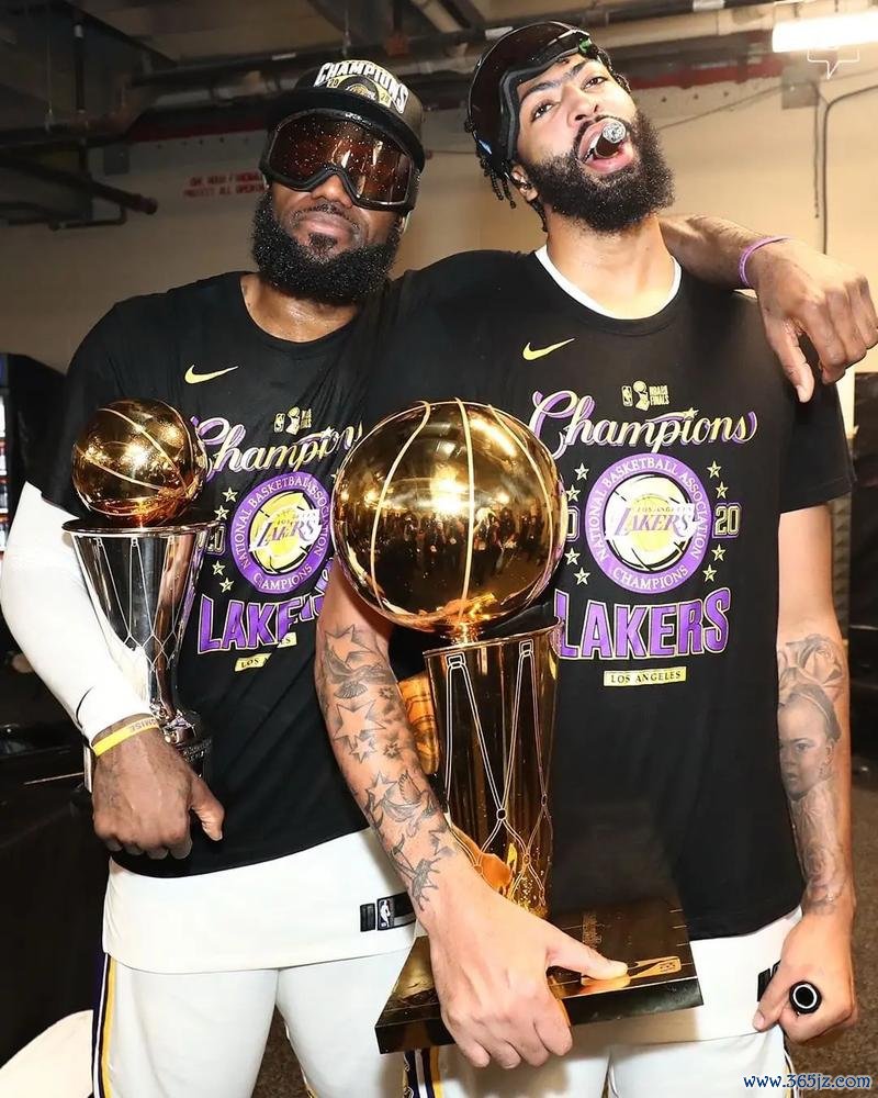 詹姆斯32+14+10浓眉31+9 湖人击败国王豪取三连胜