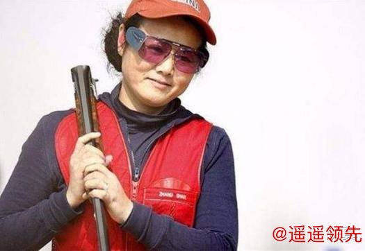 53岁的“不老枪神”张山：嫁外国裁判拒绝改国籍，称永远不退役